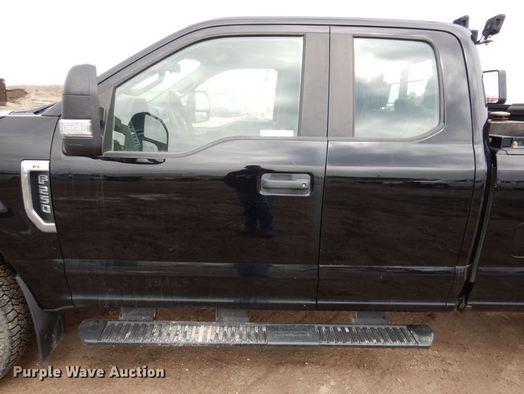 image for item MO9550 2017 Ford F250 Super Duty XL  SuperCab pickup truck