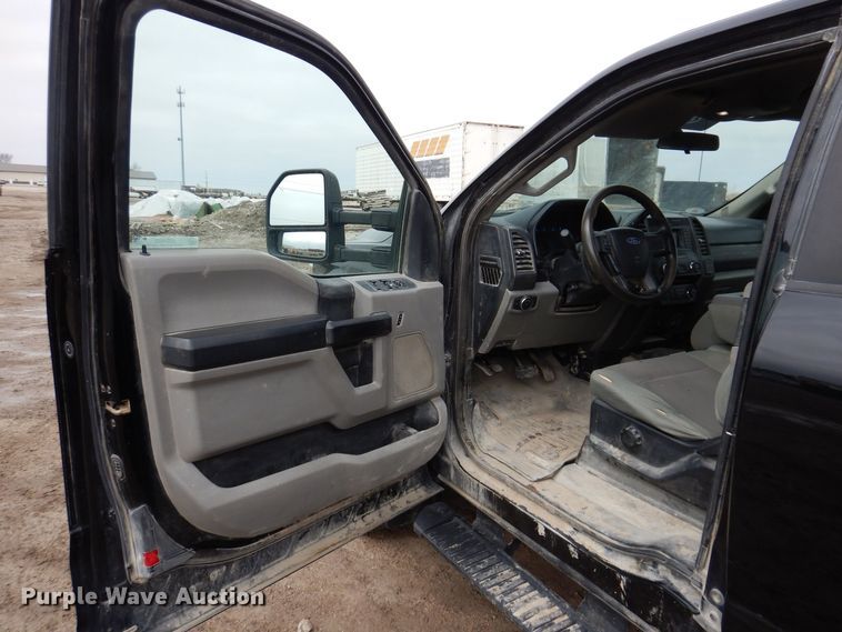 image for item MO9550 2017 Ford F250 Super Duty XL  SuperCab pickup truck