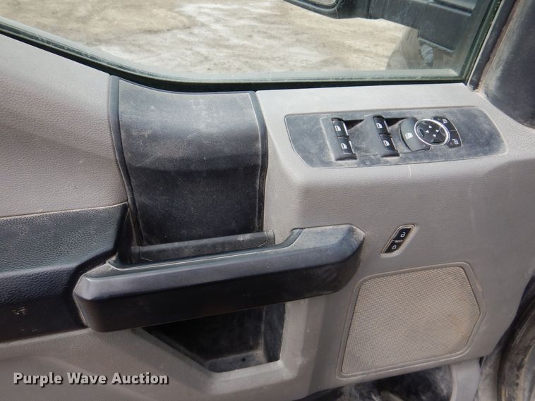 image for item MO9550 2017 Ford F250 Super Duty XL  SuperCab pickup truck