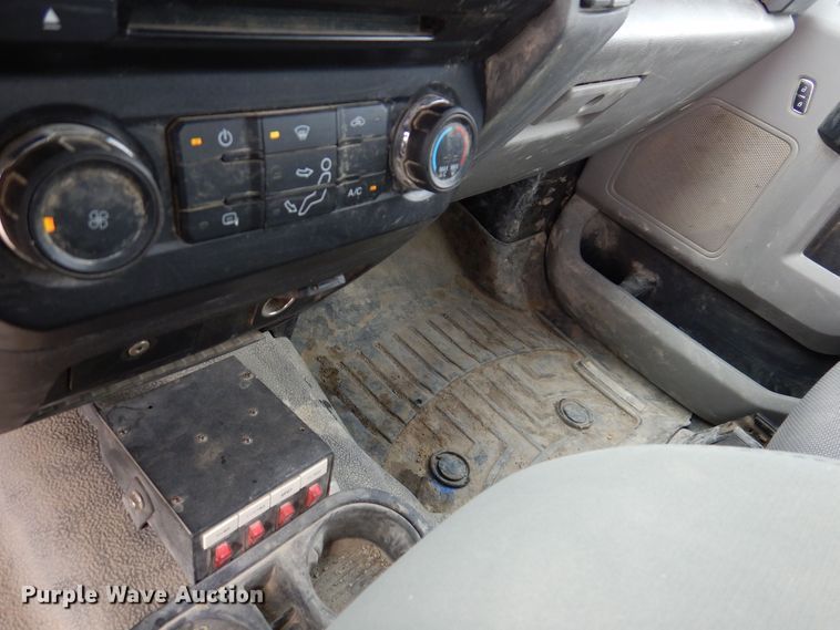 image for item MO9550 2017 Ford F250 Super Duty XL  SuperCab pickup truck