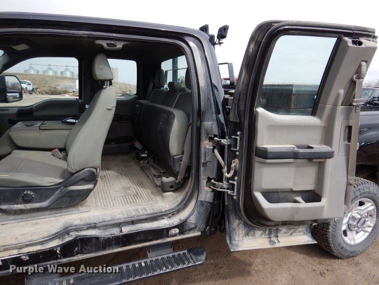 image for item MO9550 2017 Ford F250 Super Duty XL  SuperCab pickup truck