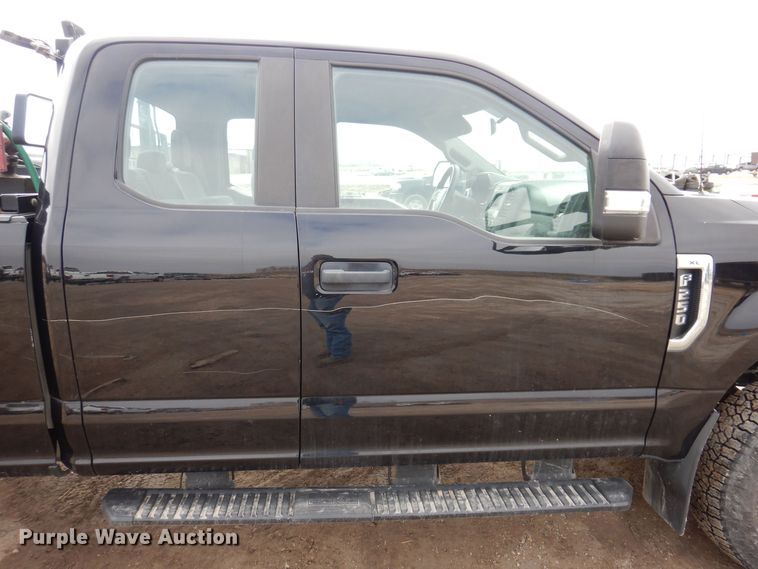 image for item MO9550 2017 Ford F250 Super Duty XL  SuperCab pickup truck