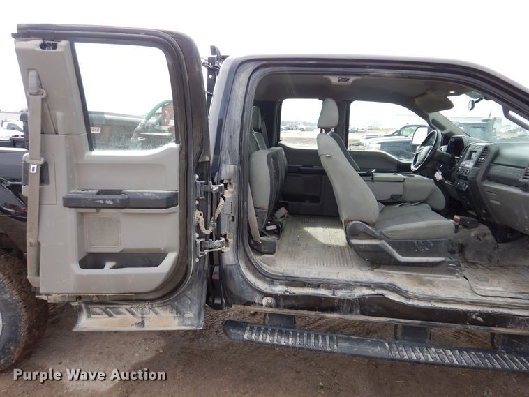 image for item MO9550 2017 Ford F250 Super Duty XL  SuperCab pickup truck