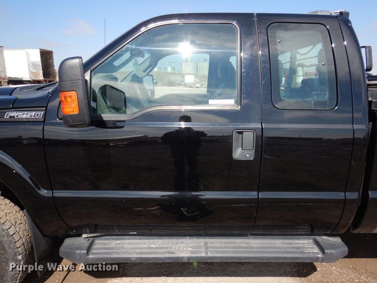 image for item MO9553 2016 Ford F250 Super Duty XL  SuperCab pickup truck