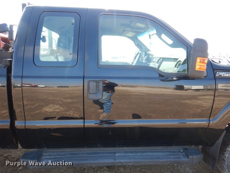 image for item MO9553 2016 Ford F250 Super Duty XL  SuperCab pickup truck