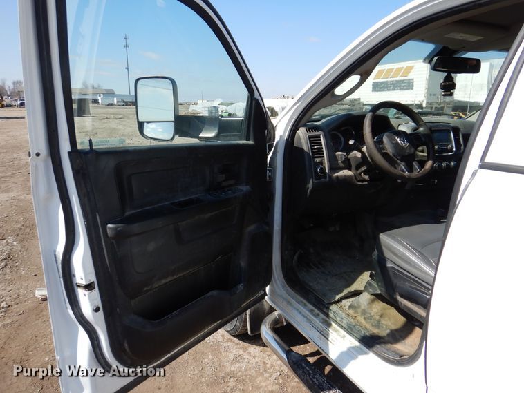 image for item MO9554 2018 Dodge Ram 2500HD  Crew Cab pickup truck