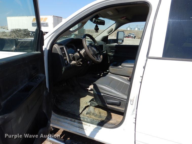 image for item MO9554 2018 Dodge Ram 2500HD  Crew Cab pickup truck