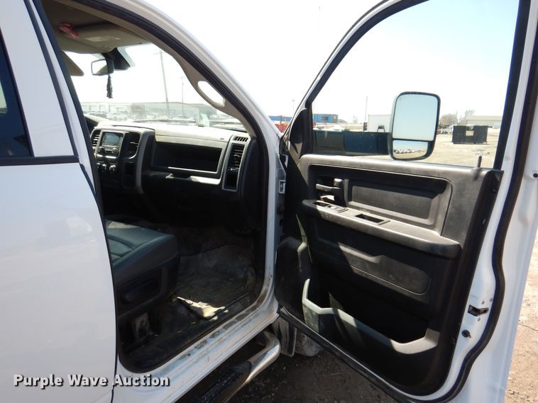 image for item MO9554 2018 Dodge Ram 2500HD  Crew Cab pickup truck