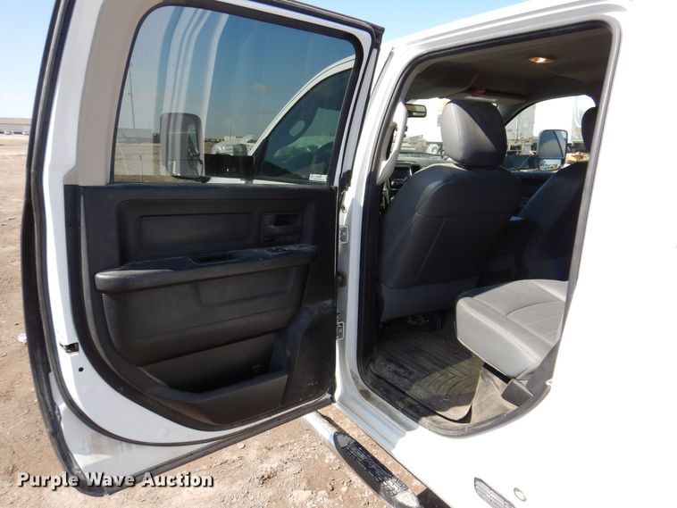 image for item MO9554 2018 Dodge Ram 2500HD  Crew Cab pickup truck