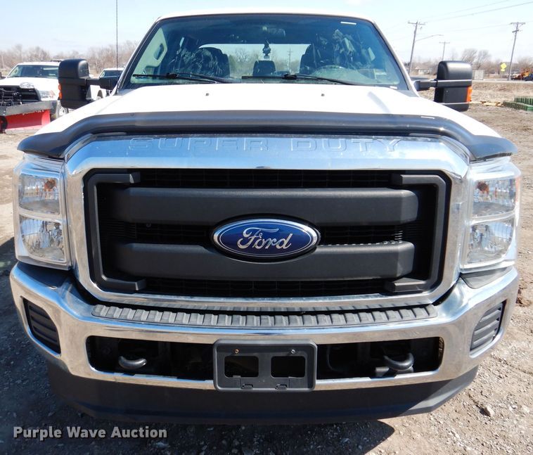 image for item MO9555 2016 Ford F250 Super Duty XL  Crew Cab pickup truck