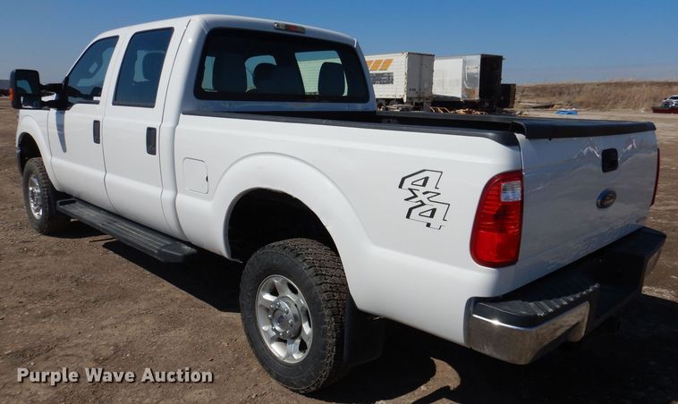 image for item MO9555 2016 Ford F250 Super Duty XL  Crew Cab pickup truck