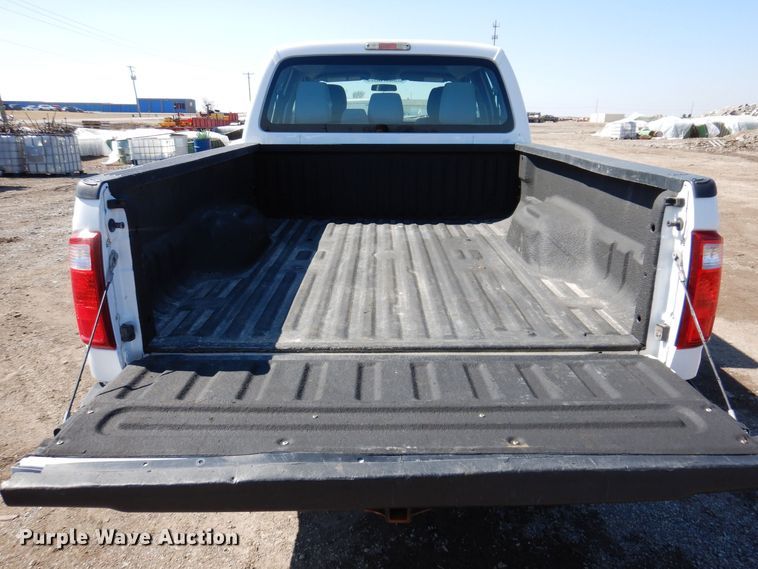 image for item MO9555 2016 Ford F250 Super Duty XL  Crew Cab pickup truck