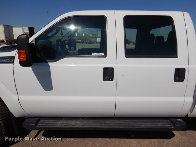 image for item MO9555 2016 Ford F250 Super Duty XL  Crew Cab pickup truck