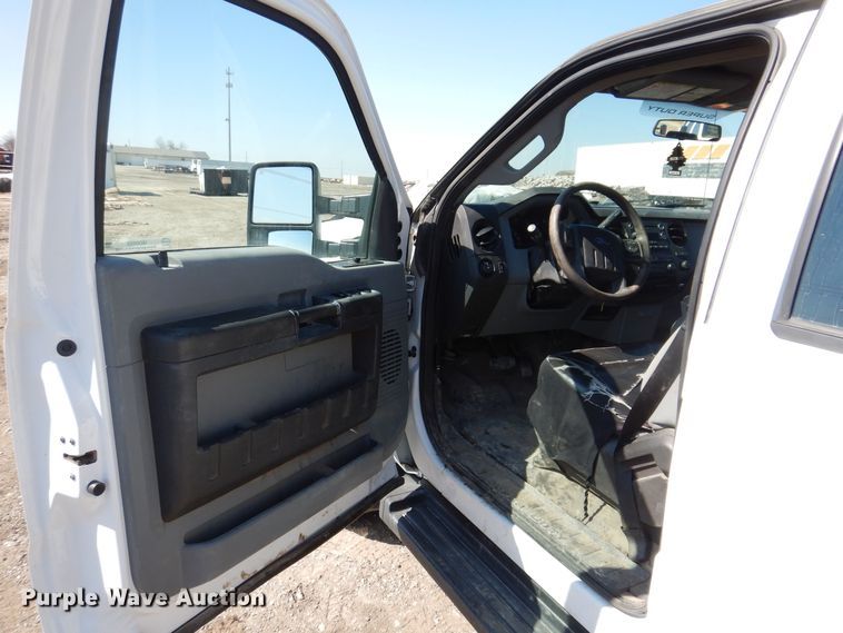 image for item MO9555 2016 Ford F250 Super Duty XL  Crew Cab pickup truck