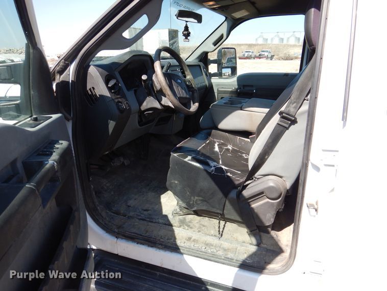 image for item MO9555 2016 Ford F250 Super Duty XL  Crew Cab pickup truck