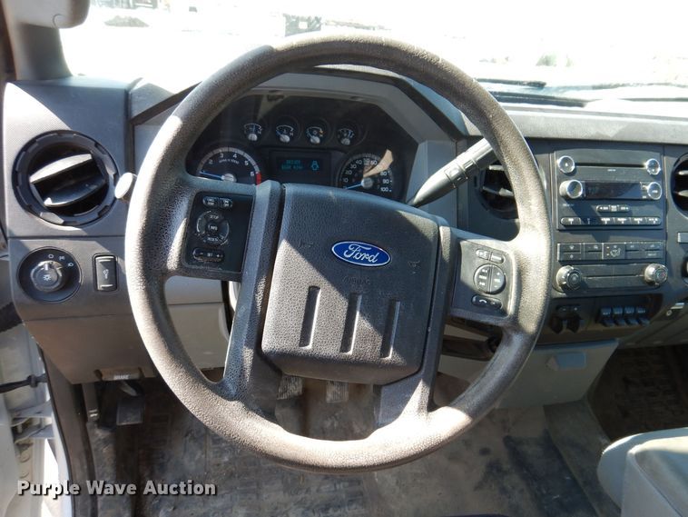 image for item MO9555 2016 Ford F250 Super Duty XL  Crew Cab pickup truck