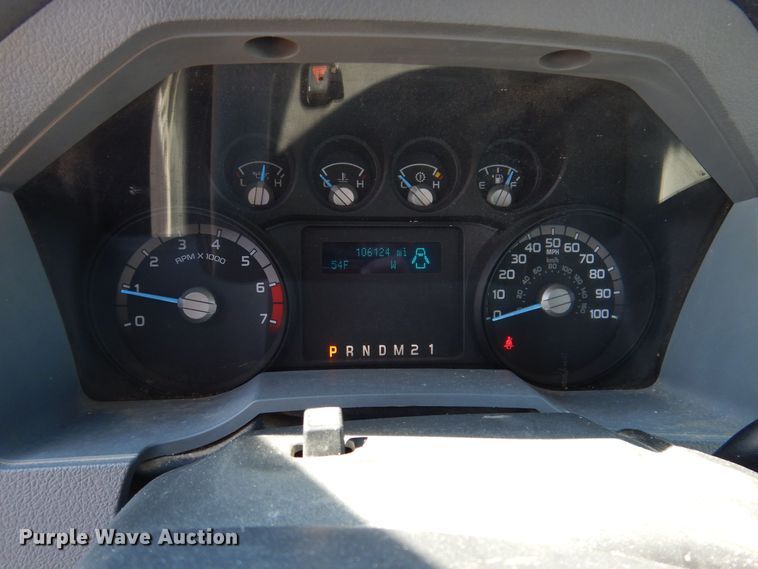 image for item MO9555 2016 Ford F250 Super Duty XL  Crew Cab pickup truck