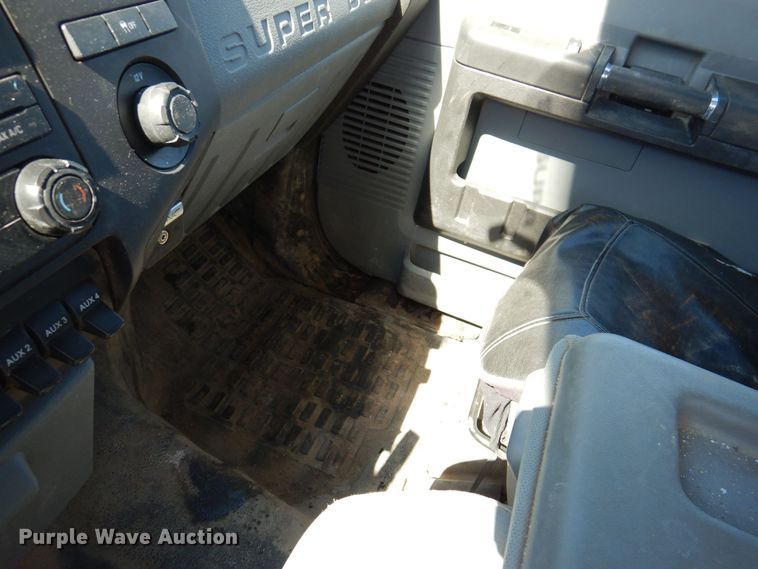 image for item MO9555 2016 Ford F250 Super Duty XL  Crew Cab pickup truck