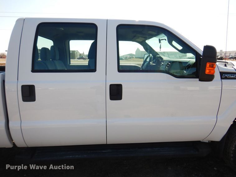 image for item MO9555 2016 Ford F250 Super Duty XL  Crew Cab pickup truck