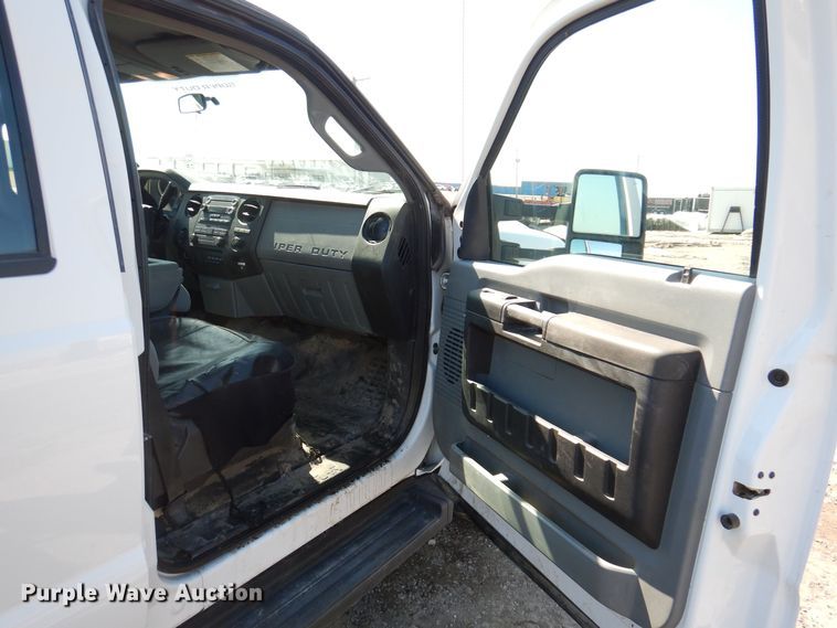 image for item MO9555 2016 Ford F250 Super Duty XL  Crew Cab pickup truck