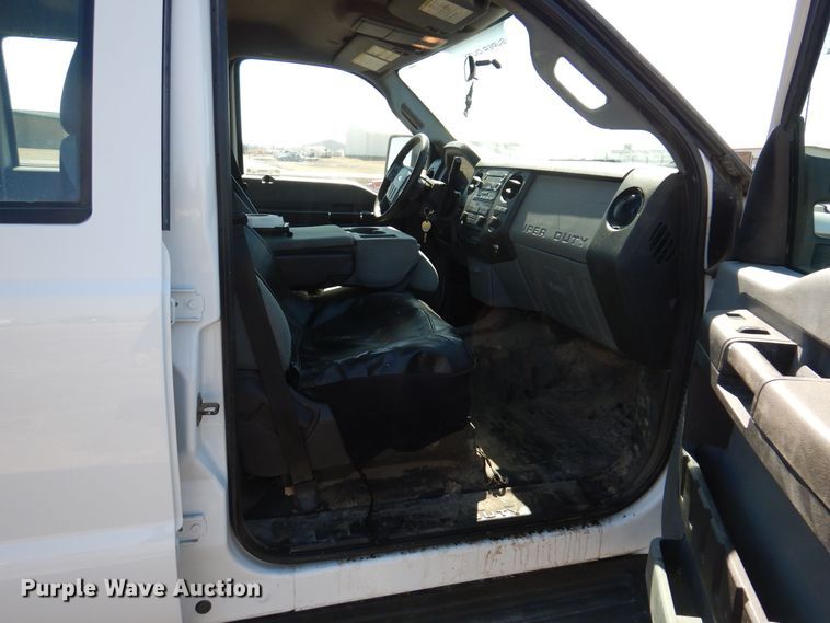 image for item MO9555 2016 Ford F250 Super Duty XL  Crew Cab pickup truck