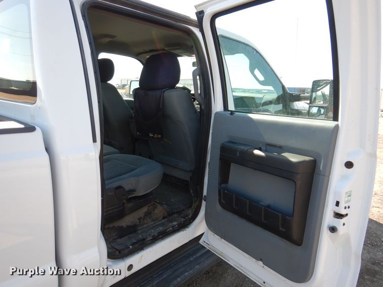 image for item MO9555 2016 Ford F250 Super Duty XL  Crew Cab pickup truck