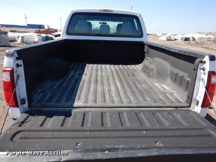 image for item MO9555 2016 Ford F250 Super Duty XL  Crew Cab pickup truck
