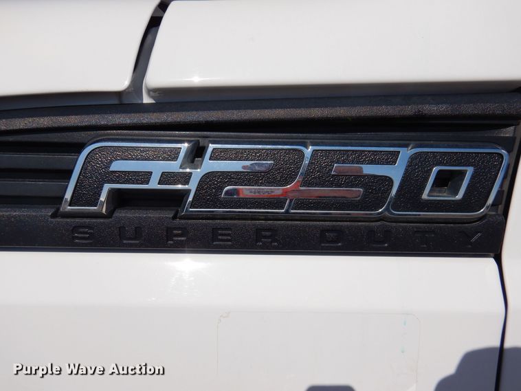 image for item MO9555 2016 Ford F250 Super Duty XL  Crew Cab pickup truck