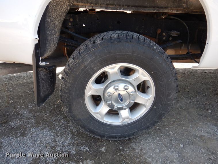 image for item MO9555 2016 Ford F250 Super Duty XL  Crew Cab pickup truck