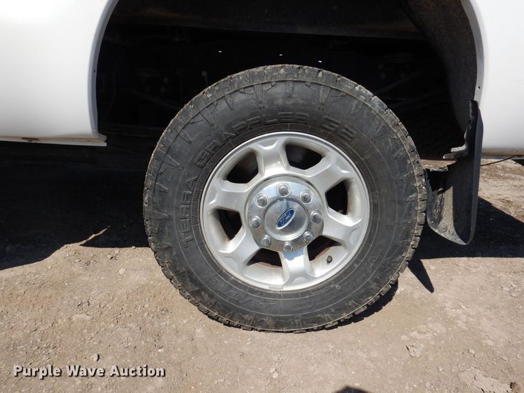 image for item MO9555 2016 Ford F250 Super Duty XL  Crew Cab pickup truck