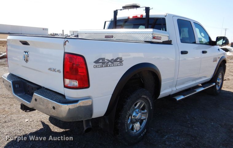 image for item MO9556 2018 Dodge Ram 2500HD  Crew Cab pickup truck