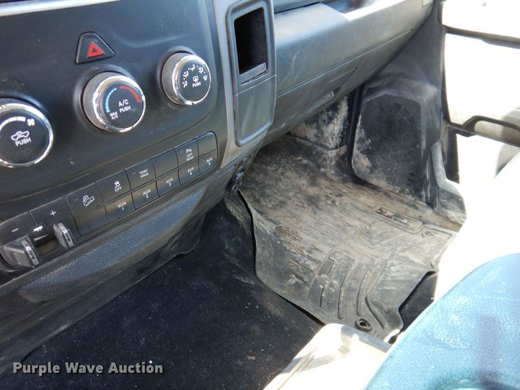 image for item MO9556 2018 Dodge Ram 2500HD  Crew Cab pickup truck