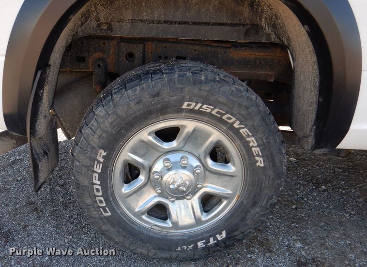 image for item MO9556 2018 Dodge Ram 2500HD  Crew Cab pickup truck