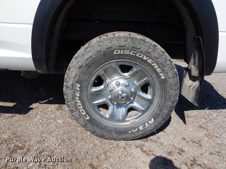 image for item MO9556 2018 Dodge Ram 2500HD  Crew Cab pickup truck