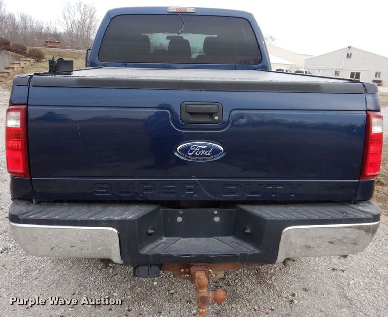 image for item MO9579 2013 Ford F250 Super Duty XLT  Crew Cab pickup truck