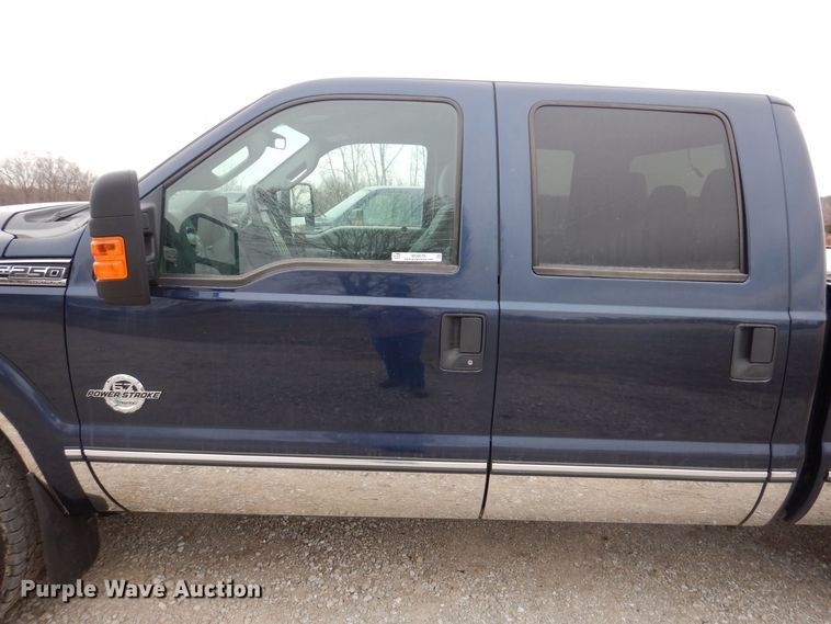 image for item MO9579 2013 Ford F250 Super Duty XLT  Crew Cab pickup truck