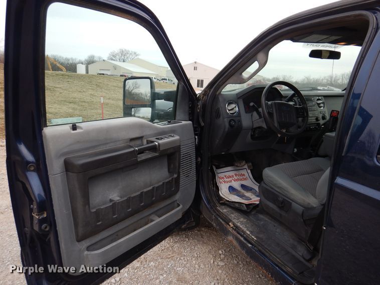 image for item MO9579 2013 Ford F250 Super Duty XLT  Crew Cab pickup truck