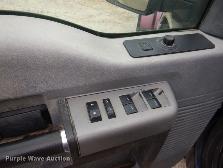 image for item MO9579 2013 Ford F250 Super Duty XLT  Crew Cab pickup truck