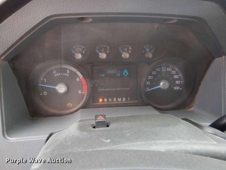 image for item MO9579 2013 Ford F250 Super Duty XLT  Crew Cab pickup truck