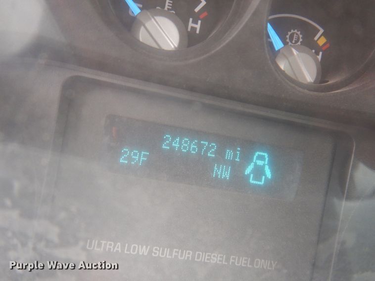 image for item MO9579 2013 Ford F250 Super Duty XLT  Crew Cab pickup truck