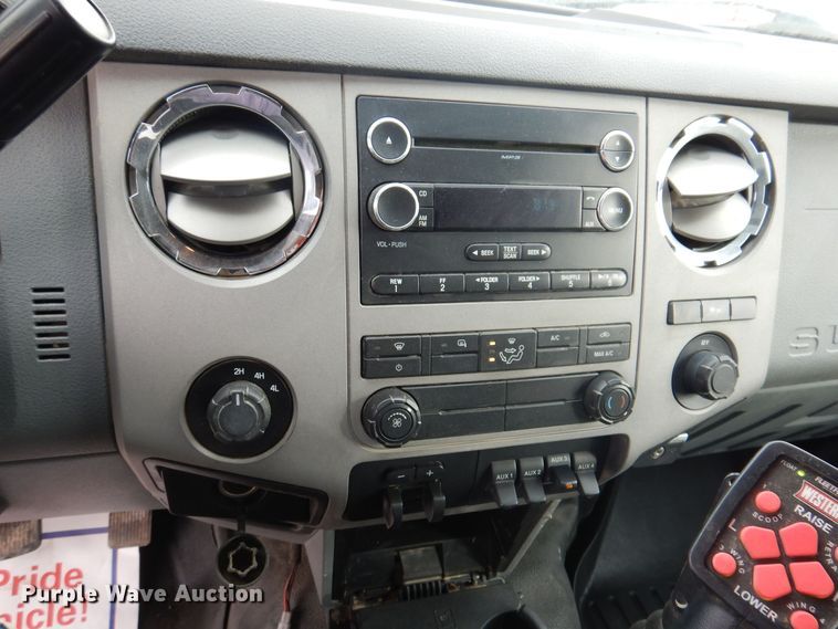 image for item MO9579 2013 Ford F250 Super Duty XLT  Crew Cab pickup truck