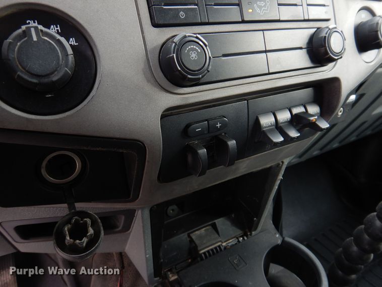 image for item MO9579 2013 Ford F250 Super Duty XLT  Crew Cab pickup truck