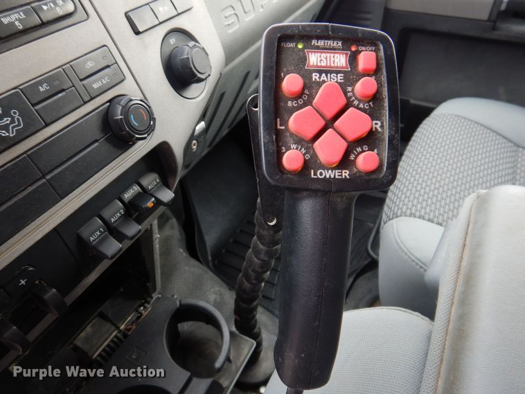 image for item MO9579 2013 Ford F250 Super Duty XLT  Crew Cab pickup truck