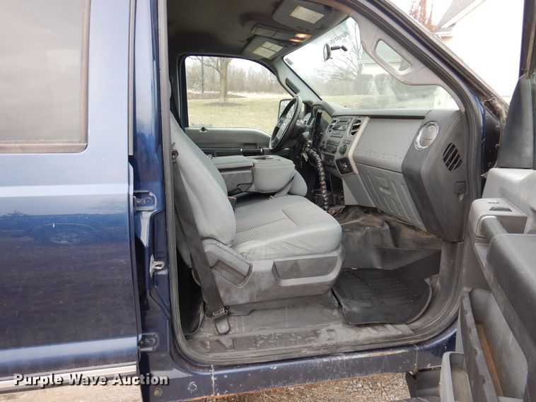 image for item MO9579 2013 Ford F250 Super Duty XLT  Crew Cab pickup truck