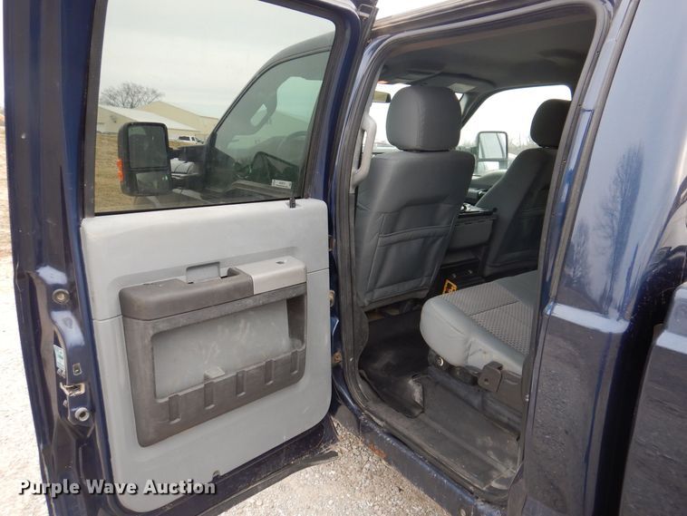 image for item MO9579 2013 Ford F250 Super Duty XLT  Crew Cab pickup truck