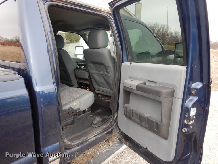 image for item MO9579 2013 Ford F250 Super Duty XLT  Crew Cab pickup truck