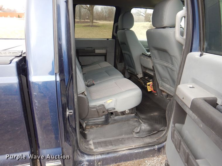 image for item MO9579 2013 Ford F250 Super Duty XLT  Crew Cab pickup truck