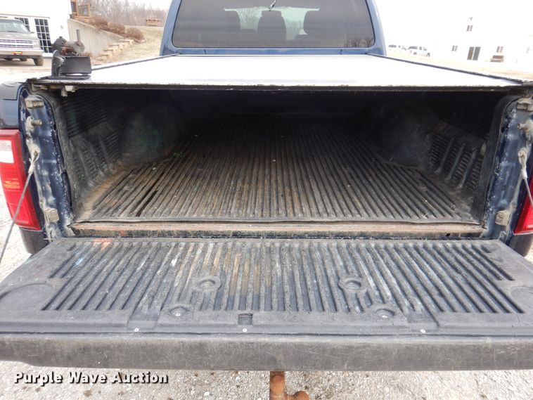 image for item MO9579 2013 Ford F250 Super Duty XLT  Crew Cab pickup truck