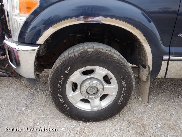 image for item MO9579 2013 Ford F250 Super Duty XLT  Crew Cab pickup truck