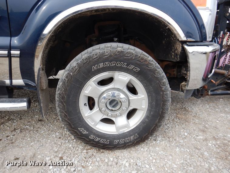 image for item MO9579 2013 Ford F250 Super Duty XLT  Crew Cab pickup truck